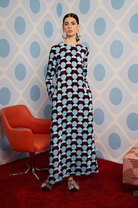 Double J, Look Retro, Vogue Russia, Fashion Show Collection, Swing Dress, Fashion News, Circles, Long Dress, Fashion Show