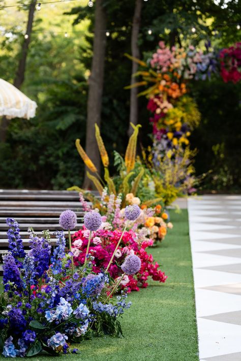 color blocked monochrome wedding ceremony aisle-lining flower arrangements for a whimsical modern wedding Reception Table Linens, Emily Clarke, Monochrome Wedding, Monochrome Weddings, Modern Wedding Flowers, Aisle Flowers, Wedding Reception Flowers, Event Producer, Rainbow Wedding