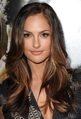 Minka Kelly - ombre hair. This subtle color is what I think I want. Minka Kelly Hair, Kelly Hair, Jenifer Aniston, Minka Kelly, Eye Makeup Looks, Dark Brown Hair, Hair Envy, Brunette Hair, Great Hair