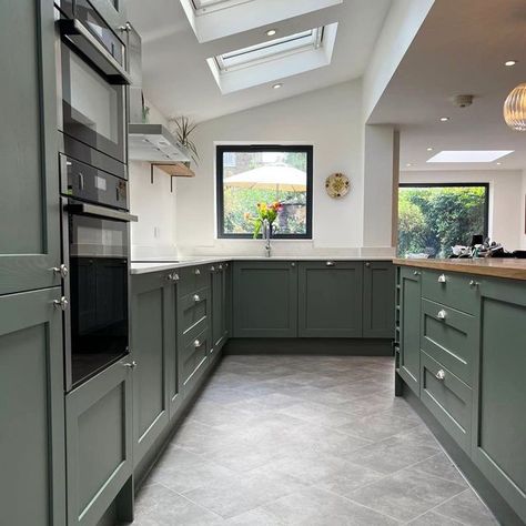 Howdens on Instagram: "Reed Green, our new obsession. 💚 @westwaypropertyservices Kitchen featured: Chilcomb Reed Green" Howdens Kitchens, New Obsession, Green Kitchen, Modern Kitchen Design, Modern Kitchen, Kitchen Design, Kitchen Cabinets, Green, On Instagram