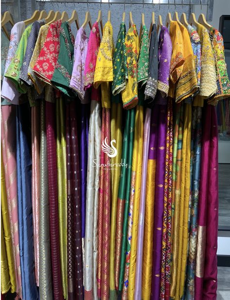 Saree Closet Organization, Blouse Organization, Saree Cupboard Ideas, Saree Organization Ideas, Saree Wardrobe Organisation, Saree Organization In Closet, Bangle Storage Ideas In Wardrobe, Indian Bedroom Design, Baskets Decor