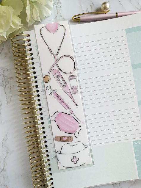 Planner Page Marker, Plastic Bottle Crafts Diy, Nursing School Motivation, Recollections Planner, Plum Planner, Page Markers, Nursing Books, Bookmark Craft, Nursing Accessories