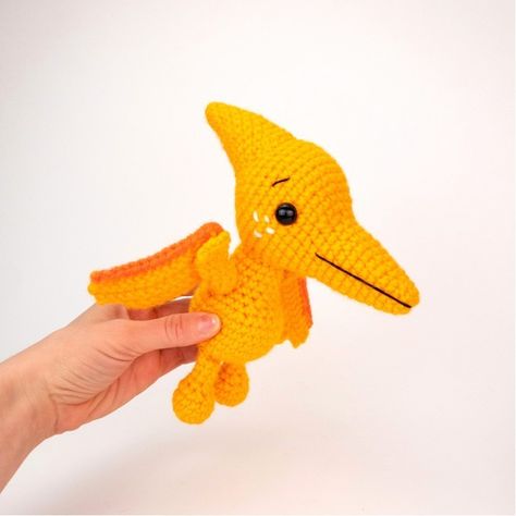 Pterry le Ptérodactyle À partir de Pterodactyl Amigurumi Free Pattern, Pterodactyl Crochet Pattern Free, Crochet Pterodactyl, Amigurumi Cow Pattern, Amigurumi Elephant Pattern, Crocheted Cow Pattern, Crochet Dinosaur Patterns, Crochet Penguin, Crochet Dinosaur