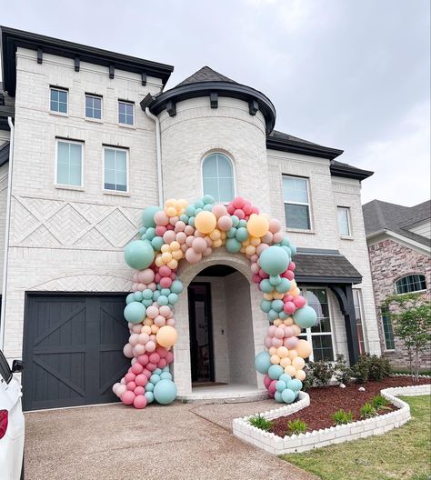 Balloon Gate Entrance, Balloon Garland Around Door, Balloon Arch Doorway, Entrance Balloon Arch, Outdoor Balloon Arch, Balloon Arch Entrance, Balloon Gate, Vibe Party, Balloon Door