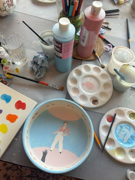 #harrystyles #pottery Pottery Painting Instagram Story, Pottery Painting Photoshoot, Pottery Painting Ideas Harry Styles, Cowboy Pottery Painting, Pottery Painting Ideas Taylor Swift, Pottery Painting Designs, What To Make, Pottery Painting, Paint Designs