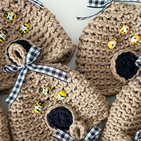 Threaded Soul by Natalie on Instagram: "🍯 Oh my sweet little bee skep🐝 These are Beeeecoming one of my favorites! 🤩 haha I had more made and wanted to do a cool pic... but.. shipping has begun! Aaand I accidentally packaged some of them and forgot to stage my pic 😭oh well, not super important. What is though, is shipping has begun! In very small batches though and for orders placed on opening day, April 6th. It will take almost another 2 weeks to get thru orders from that day so bare with me guys 😘 I will do 2 ship days a week after batch making different hats. (About 10-15 of each as I go) Have a great night, I’m off to crochet! 💗🧶🥰 . . #marshmallowmughats #marshmallowmugs #beeskep #beehive #beedecor #bee #honeybee #bumblebee #tieredtraydecor #raedunnbee #farmhouse" Bee Hat, Bee Skep, Crocheted Hats, Have A Great Night, Different Hats, Bee Decor, I Accidentally, Opening Day, Great Night