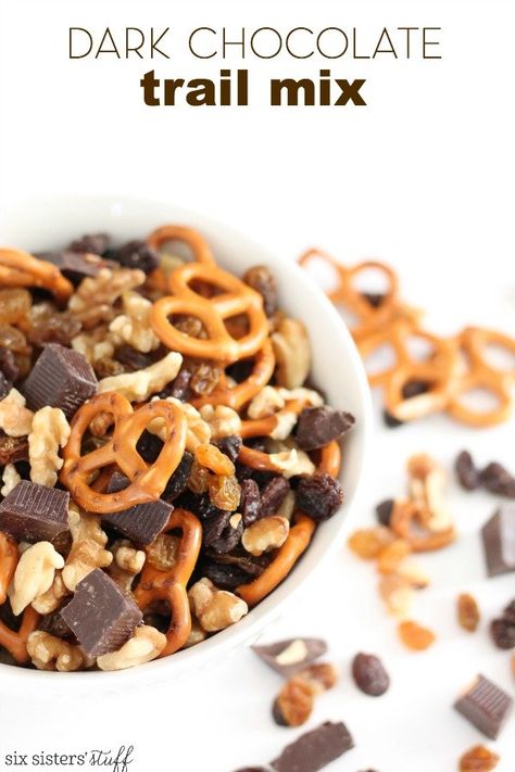 Dark Chocolate Trail Mix Homemade Trail Mix Recipes, Sweet Chips, Healthy Snaks, Protein Energy Bites, Chocolate Trail Mix, Trail Mix Recipe, Snacks Sweet, Chex Party Mix, Chocolate Chex