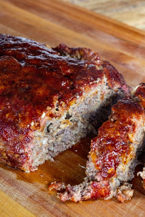 Smoked Meatloaf Recipe, Smoked Meatloaf, Smoker Cooking, Traeger Recipes, Pellet Grill Recipes, Smoked Meat Recipes, Smoked Meat, Smoked Cooking, Smoker Recipes