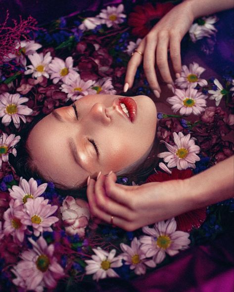 Flower Water Photoshoot, Fake Flower Photoshoot, Flower Bath Photoshoot, Water Reflection Photography, Bath Photoshoot, Ethereal Photography, Milk Bath Photography, Bath Photography, Black And White Girl