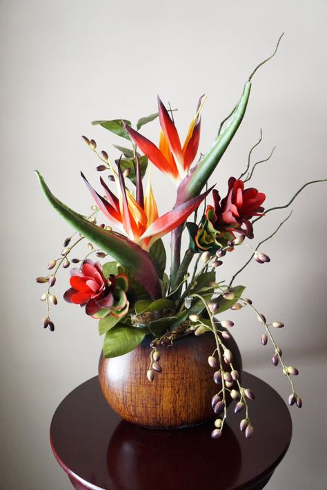 African Inspired Floral Arrangements, Bird Of Paradise Arrangement Vase, African Flower Arrangements, Bird Of Paradise Floral Arrangement, African Floral Arrangements, Birds Of Paradise Flower Arrangement, Modern African Interior, Kitchen Flower Arrangements, Paintings For Mom