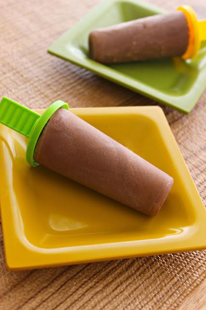 Nutella Popsicles - A Bountiful Love Nutella Popsicles, Nutella Pudding, Sand Pudding, Beach Ball Cake, Edible Sand, Banana Popsicles, Colorful Jellyfish, Nutella Spread, Beach Birthday Party