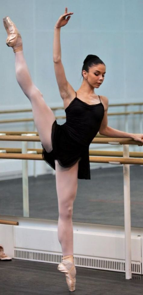 Ballet Photography Poses, Dance Wear Outfits, Ballet Pose, Natalia Osipova, Ballet Dance Photography, Dancer Lifestyle, Ballet Images, Ballet Pictures, Ballet Academy