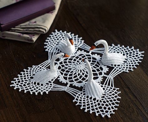 [Free Pattern] This 3D Swan Doily Is Amazing! Doilies Crafts, Vintage Crochet Patterns, Crochet Birds, Crochet Lace Pattern, Crochet Doily Patterns, Lace Doilies, Doily Patterns, Irish Crochet, Bag Crochet