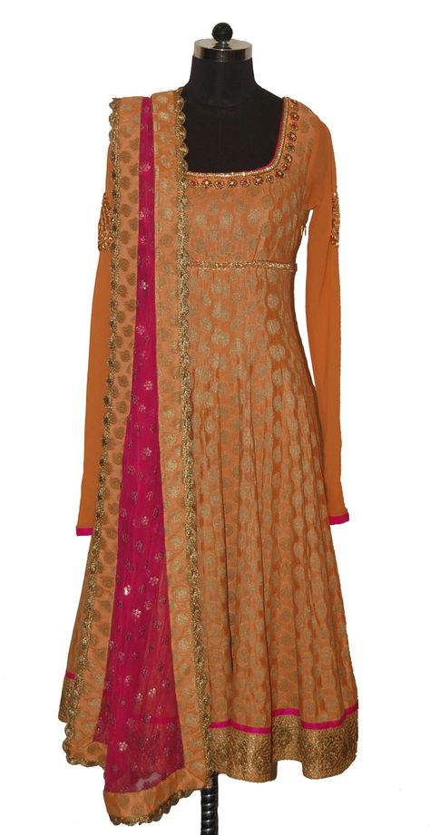 Banarasi salwaar kameez design Banaras Frocks For Women, Banaras Frocks, Ladies Kurti Design, Kurti Anarkali, Frocks For Women, Kameez Design, 50 Blouse Designs, Anarkali Designs, Partywear Suits