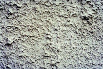 How to Repair a Wall With Stucco How To Paint Stucco Exterior, Painting Stucco Exterior, Exterior Paint Combinations, Exterior Stucco, Stucco Paint, Stucco Repair, Stucco House, Ideas Terraza, Stucco Colors