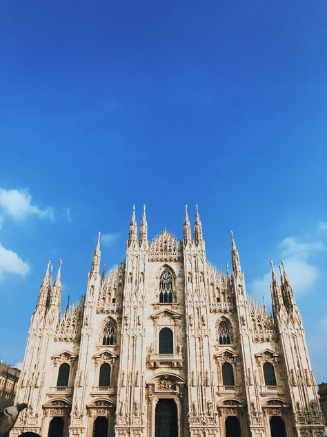 #milano #italy piazza del duomo #trip #architecture #cathedral #blue #iphone blue sky #duomo #milan #4K #wallpaper #hdwallpaper #desktop Cathedral Wallpaper, Milano Wallpaper, Architecture Cathedral, Duomo Milan, Florence Cathedral, Piazza Del Duomo, Milan Cathedral, Interior Artwork, Gothic Cathedral