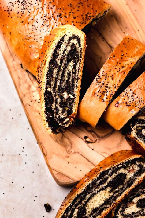 Poppyseed Roll Recipe, Poppy Seed Recipes, Poppy Seed Roll, Cookies Easy Recipe, Blueberry Cinnamon Rolls, Ukrainian Recipes, Cookies Easy, No Knead, Polish Recipes