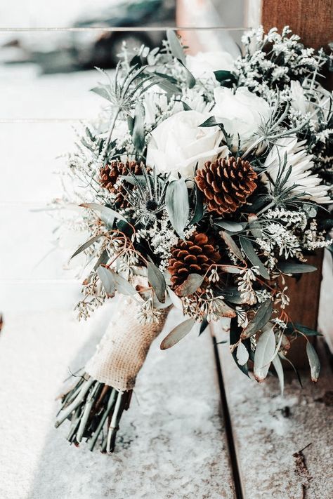 Drake Wedding, Wedding Hair Looks, Winter Wedding Flowers Bouquets, Winter Wedding Card, Christmas Wedding Bouquets, Woodland Theme Wedding, Christmas Wedding Themes, Winter Bridal Bouquets, Wedding Hair Ideas