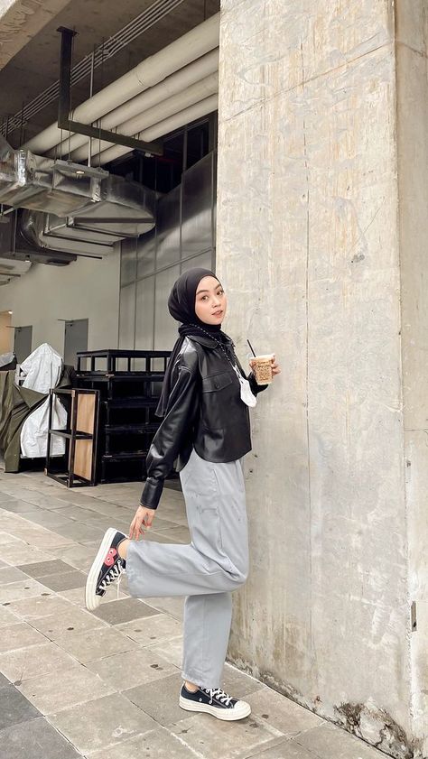 Converse Outfit Hijab, Concert Ootd, Street Hijab Fashion, Muslim Outfits Casual, Hijab Style Casual, Hijabi Fashion Casual, Style Hijab, Casual Hijab Outfit, Hijabi Outfits Casual