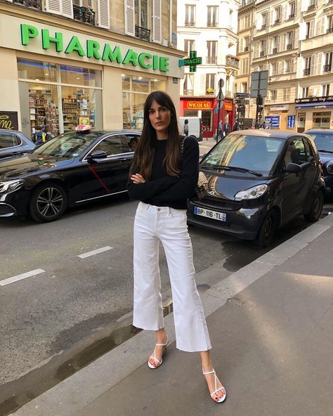 Hooligan Clothing, Leia Sfez, Paris Outfit Ideas, Jeans Heels Outfit, Jeans Trend, Black Jeans Women, White Jeans Outfit, Jeans Outfit Women, Cropped White Jeans