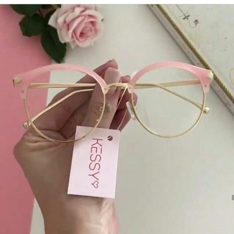 Cute Glasses Frames, Glasses Frames Trendy, Glasses Trends, Womens Glasses Frames, Glasses Fashion Women, Trendy Glasses, Cute Frames, Cute Glasses, نظارات شمسية