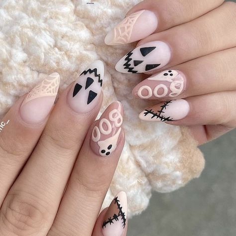 Mc Nails, Pumpkin Nail Designs, Bat Nails, Black Halloween Nails, Nail Art Halloween, Holloween Nails, Halloween Acrylic, Halloween Acrylic Nails, Cute Halloween Nails