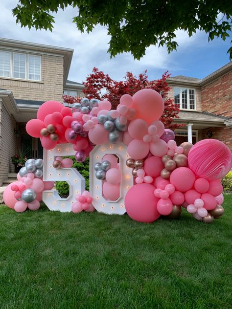 The best outdoor setup for a 50th birthday surprise 50th Birthday Outdoor Decorations, Outdoor Birthday Setup, 50th Birthday Outdoor Party, Outdoor 50th Birthday Party Ideas, Balloon Decorations Outdoor, Birthday Setup Ideas, Outside Birthday Decorations, 50th Birthday Decoration Ideas, Outdoor Balloon Decorations