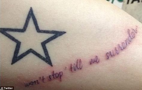 Ouch! Harry's arm looks a bit red after he has a Temper Trap lyric from the song Sweet Disposition etched under a star on his arm in June Superstar Tattoo, Tatuajes Harry Styles, Surrender Tattoo, One Direction Tattoos, Harry Tattoos, Harry Styles Drawing, Sweet Disposition, Style Lyrics, Harry Styles Tattoos