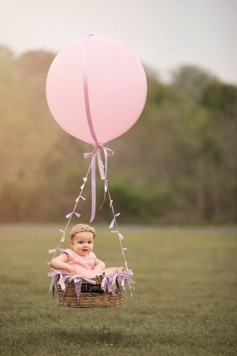 Birthday Photography Ideas For Women, Birthday Photography Ideas, Talk 30 To Me, Baby Birthday Photoshoot, First Birthday Photography, 1st Birthday Girl Decorations, 1st Birthday Pictures, 1st Birthday Photoshoot, Monthly Baby Photos