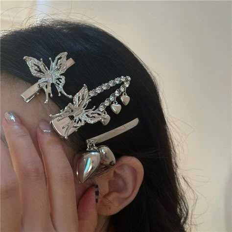 Silver Barrette Hair, Cute Outfits For Best Friends, Hair Accessories Aesthetic, Butterfly Claw Clip, Butterfly Clothes, Cute Hair Clip, Butterfly Hair Clips, Small Butterfly, Butterfly Style