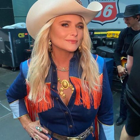 Blonde Scene Hair, Miranda Lambert Photos, Country Female Singers, Miranda Lambert, Scene Hair, Female Singers, New Photo, Twitter Image, Blonde