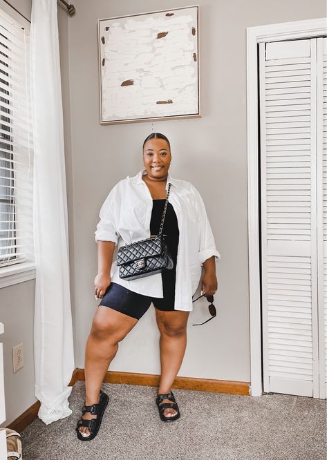 Black Woman Comfy Outfit, Casual Summer Outfits Black Women Plus Size, Plus Size Summer Outfits Casual Boho Chic, Shorts Outfits Plus Size Summer, Summer Outfit Ideas Black Women Casual, Plus Size Spring Summer Outfits, Plus Size Black Shorts Outfit, Plus Size Fits Summer, Dad Sandals Outfit Black Women