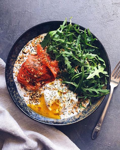 Granola takes a walk on the savory side w/ this Savory Yogurt Bowl w/ Smoked Salmon, Poached Egg, Arugula & Savory Granola by @clemfoodie! Savory Yogurt, Salmon Poached, Yoghurt Breakfast, Yogurt Recipes Healthy, Savory Granola, Greek Yogurt Breakfast, Yogurt Bowls, Yoghurt Bowl, Mediterranean Breakfast