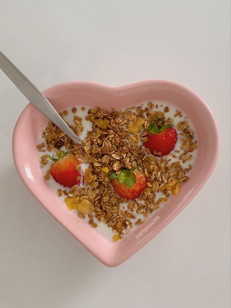 @eripeachh on Instagram 🍑 #breakfast #health #healthy #food #yummy #dish #healthybreakfast #fit #fitness #diet #fruits #strawberry #cereal #granola Diet Fruits, Strawberry Cereal, Instagram Breakfast, Food Yummy, Health Healthy, Fitness Diet, Granola, Healthy Breakfast, Food Ideas