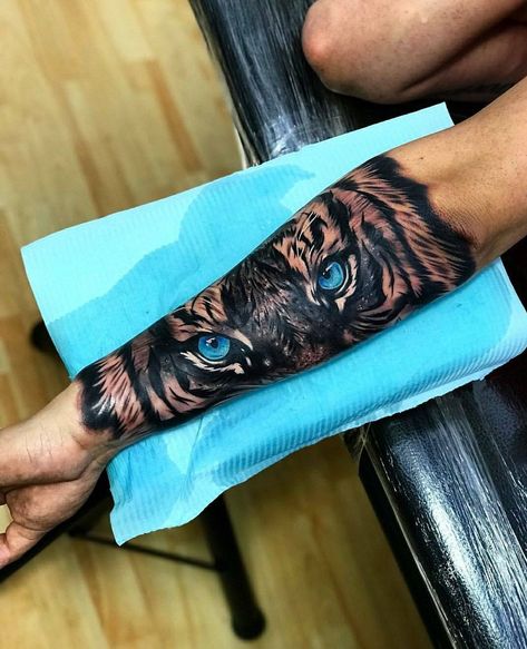 Love the tiger eyes Tattoos Arm Mann, Best Arm Tattoos, Tiger Eyes Tattoo, Tattoo Bras Homme, Arm Tattoos For Men, Lower Arm Tattoos, Tiger Tattoo Sleeve, Inner Arm Tattoos, Simple Arm Tattoos