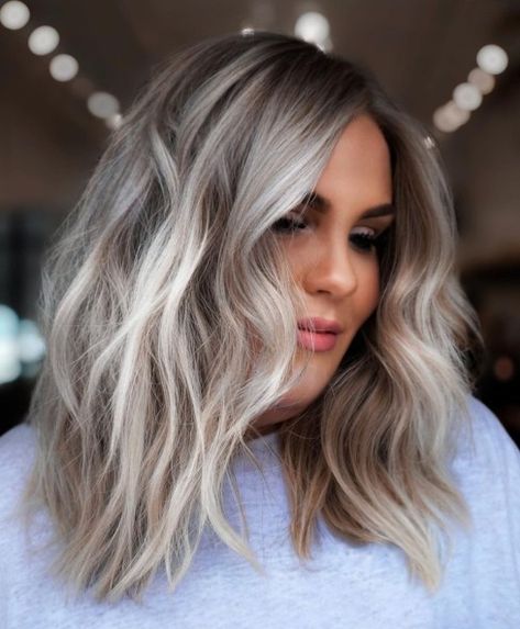 Tousled Extra-Long Bob for Chubby Faces Plus Size Summer Outfits Big Bust, Trendy Haircut 2024, Plus Size Haircut Double Chin, Bobs For Round Faces, Plus Size Hairstyles, Chubby Face Haircuts, Bob Haircut For Round Face, Hairstyle For Chubby Face, Find Hairstyles