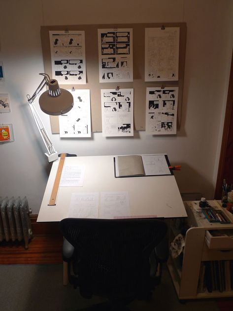 Adrian Tomine, graphic novelist. | 40 Inspiring Workspaces Of The Famously Creative Adrian Tomine, Portfolio Illustration, Art Studio Design, Decor Ikea, Willem De Kooning, Art Tumblr, Entertainment Center Decor, Workspace Inspiration, Tangle Patterns