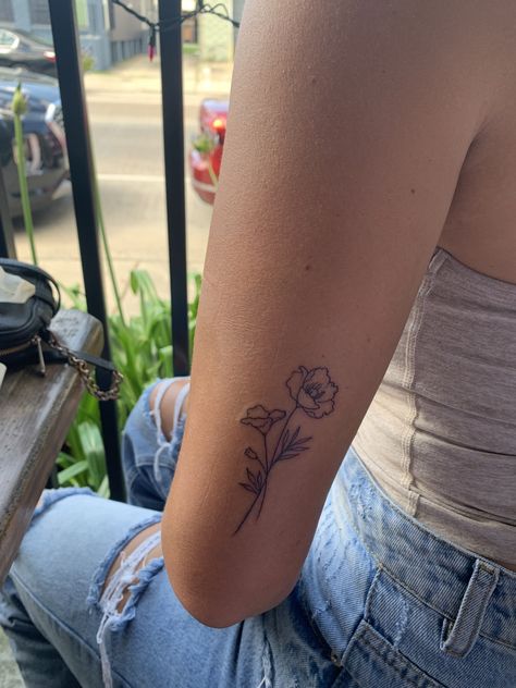 Basic Tattoos, Handpoke Tattoo, Small Pretty Tattoos, Petite Tattoos, Small Tattoo Ideas, Cute Tattoos For Women, Classy Tattoos, Tattoo Ideas For Women, Discreet Tattoos