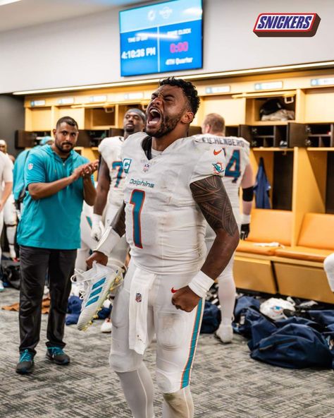 Miami Dolphins Players, Jaylen Waddle, Tua Tagovailoa, Dolphins Football, Locker Room, Miami Dolphins, Sport Football, Lacrosse, American Football