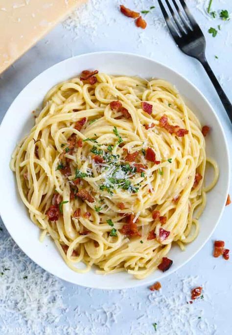 Velvety smooth and so flavorful, this Spaghetti Carbonara is always a favorite. You'll love the creamy textures and savory flavors of this dish. #homemadecarbonara #homemadespaghetticarbonara #homemadespaghetticarbonararecipe #besthomemadespaghetticarbonara Best Carbonara Recipe, Easy Antipasto Salad, Resep Spaghetti, Homemade Carbonara, Spaghetti Carbonara Recipe, Pasta Carbonara Recipe, Pasta Alla Carbonara, Resep Pasta, Carbonara Sauce