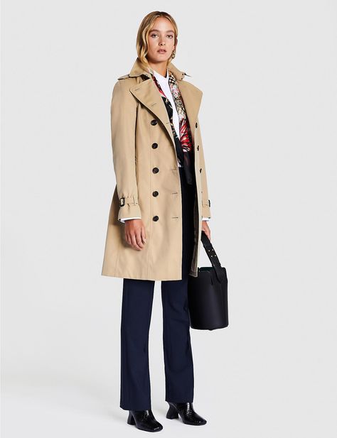 Burberry trench coat street style