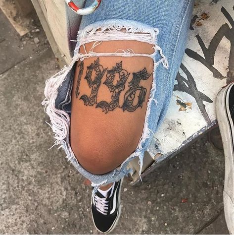 @AutenticAsh1105 Buty Marki Nike, Date Tattoos, Tattoo Schrift, Geniale Tattoos, Tattoo Font, Knee Tattoo, Dream Tattoos, Dope Tattoos, Piercing Tattoo