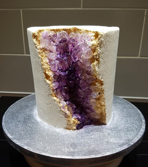 Moroccan Cake, Candy Birthday Cakes, Geode Cake, Crystal Cake, 16 Birthday Cake, Dream Wedding Cake, Unique Wedding Flowers, Food Tasting, Cake Designs Birthday