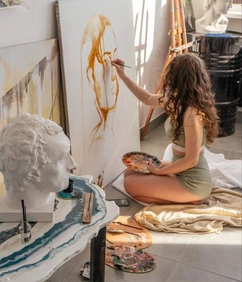 People Doing Art Aesthetic, Artist Aesthetic Photography, 2024 Vision Board Artist, Painting Artist Aesthetic, Artist At Work Aesthetic, Woman Artist Aesthetic, Female Painter Aesthetic, Vision Board For Artists, Freelance Artist Aesthetic