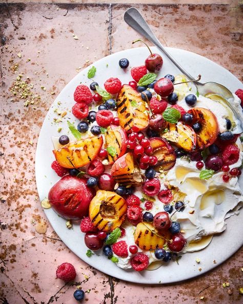 Grilled Fruit Salad, Fruit Salad Food Photography, Grilled Plum Salad, Honey Yogurt Fruit Salad, Summer Fruit Salad Aesthetic, Stone Fruit Salad, Summer Fruit Recipes, Grilled Peach Salad, Honey Roasted Carrots