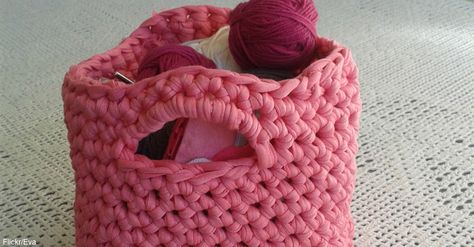 Crazy-Fast Crochet Projects Using a Q Hook Q Hook Crochet Patterns Free, Last Minute Crochet Gifts, Crochet Patterns Ideas, Crochet Scarf Easy, Hook Crochet, Crocheted Stuff, Crochet Headband Pattern Free, Fast Crochet, Yarn Patterns