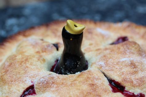 What the heck is a pie bird? A tool that will give you perfectly baked pies!  How to use a pie bird | Bakepedia Tips Pie Bird, Pies Maker, Best Pie, Best Chocolate Cake, Perfect Pies, Cherry Pie Filling, No Bake Pies, Cooking Gadgets, Baking Tips