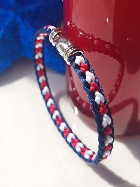 Patriotic Bracelet, Craft Recipes, Yw Activities, Bracelets Patterns, July Decor, Thread Bracelets, Diy Bracelets Patterns, Usa Patriotic