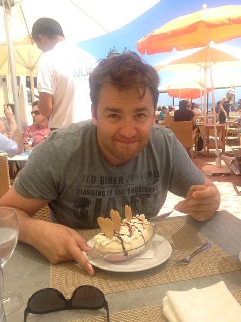 Jason Manford Banana Spilt On Holiday Jason Eating A Stapler, Engineer Uniform, Jason Bateman Funny, Jason Manford, Jason Fabok Batman, Jason Gedrick Actor, Gary Barlow, Comedy Actors, Funny Items