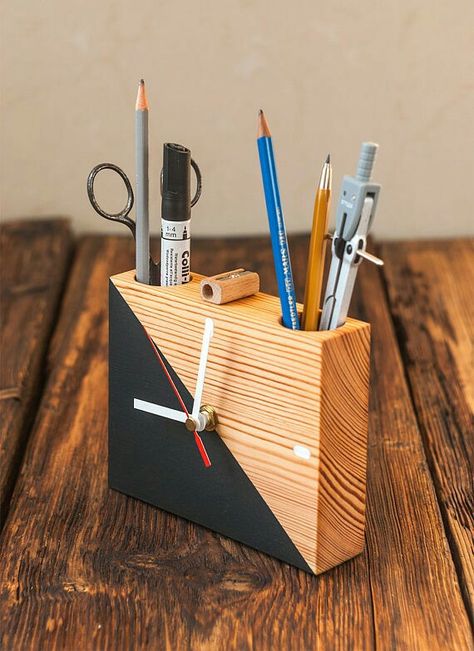 Diy Desk Organization, Diy Wood Desk, Wood Clock Design, Wood Pencil Holder, Desk Organization Diy, Wooden Desk Organizer, Wooden Organizer, Wooden Pencil, Diy Clock Wall